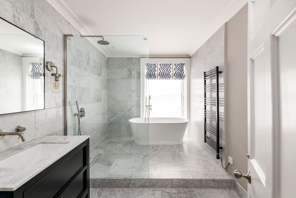 Villa Dunsford House - Elegant Townhouse With Parking Bath Exterior foto