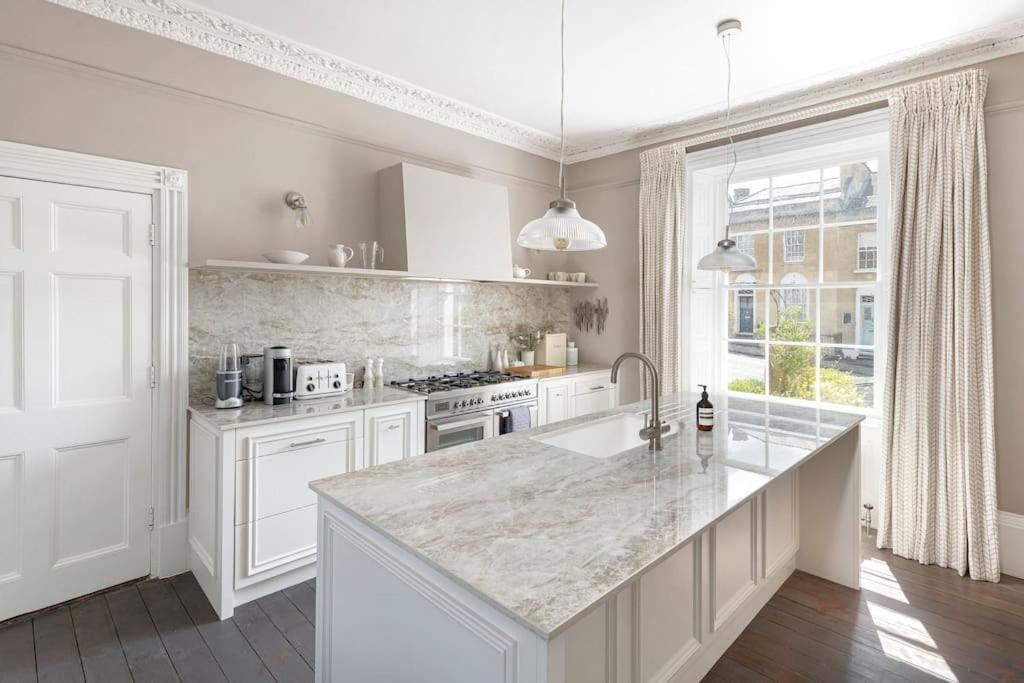 Villa Dunsford House - Elegant Townhouse With Parking Bath Exterior foto